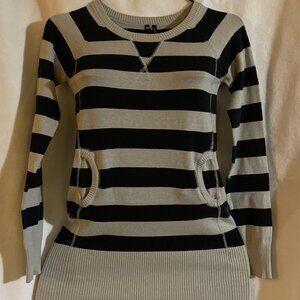 Womens Take Out Top Size Medium Black & Gray with Pockets